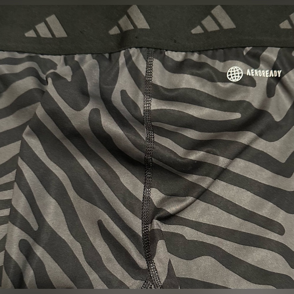 Adidas Women’s Size XS Black Zebra Print Leggings EUC - Picture 5 of 7